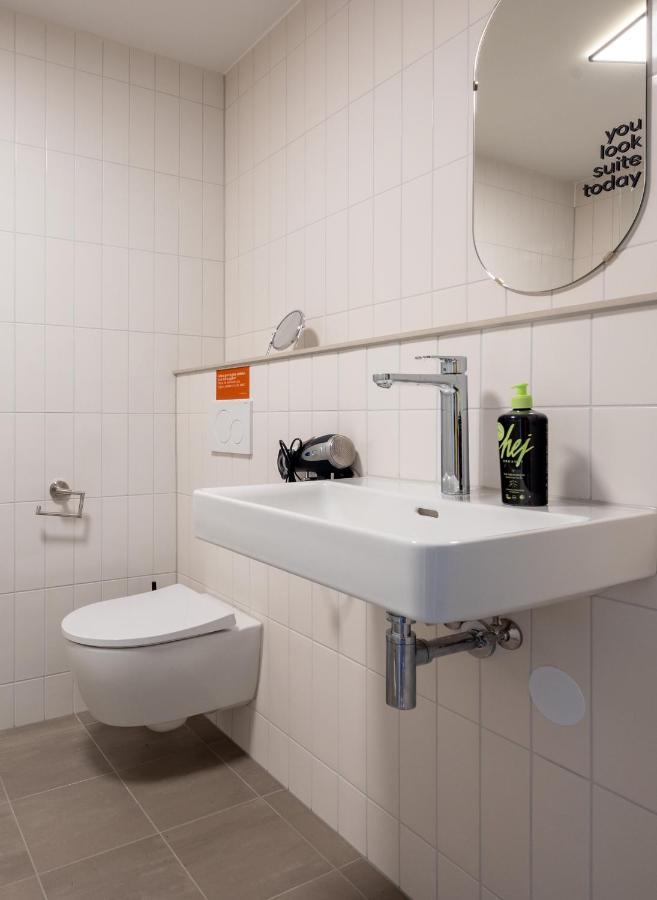 Limehome Eindhoven Gashouder Bagian luar foto