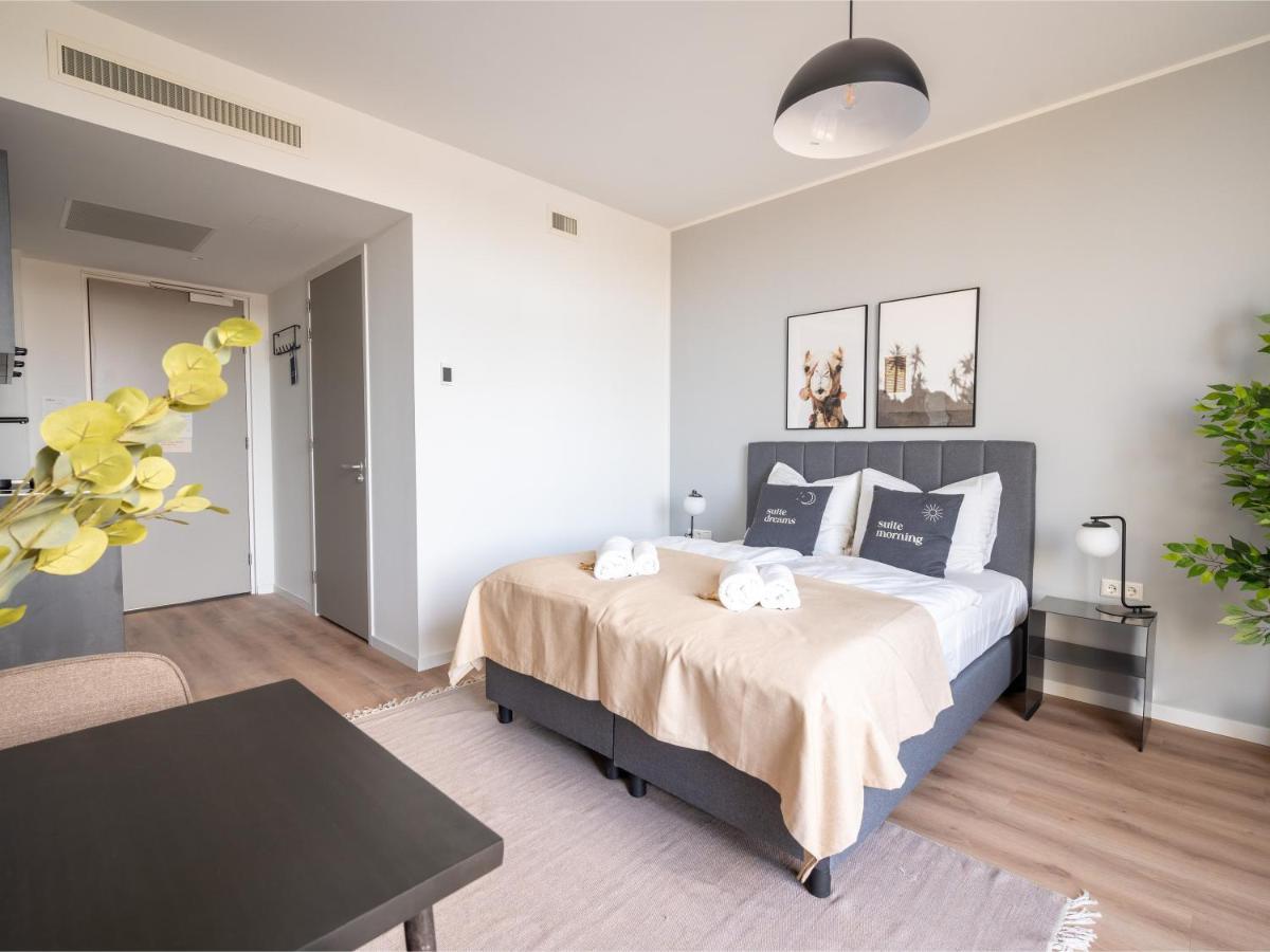 Limehome Eindhoven Gashouder Bagian luar foto