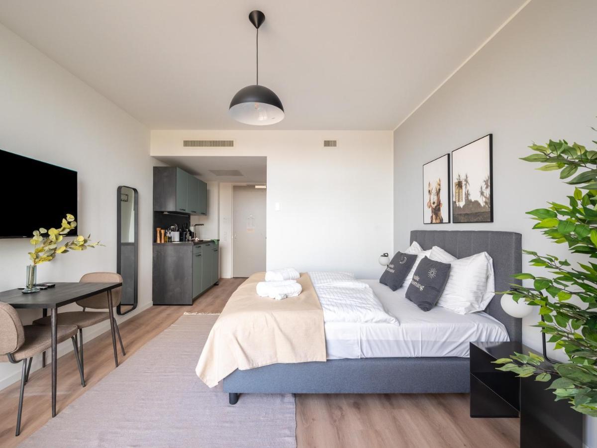 Limehome Eindhoven Gashouder Bagian luar foto
