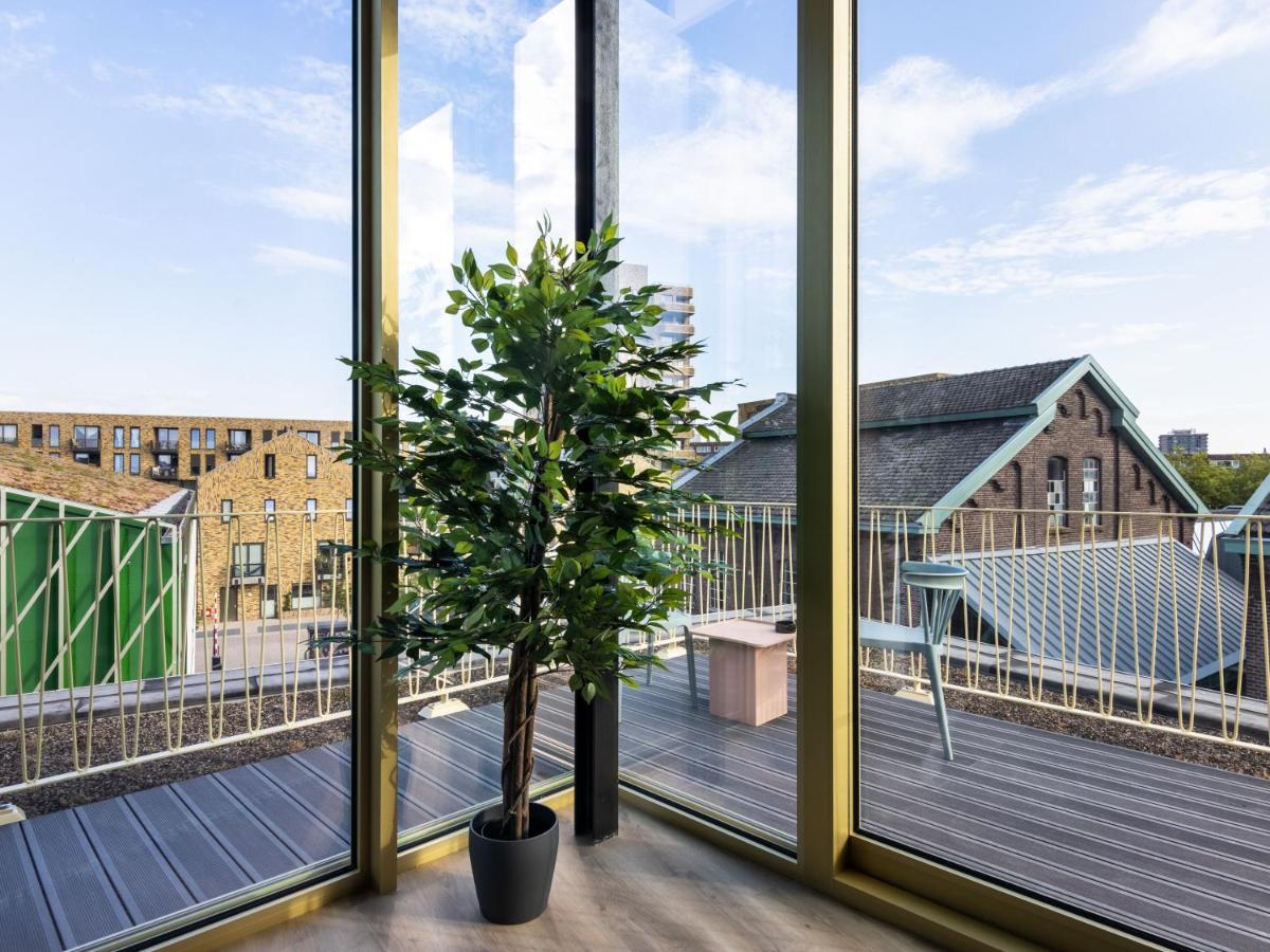 Limehome Eindhoven Gashouder Bagian luar foto