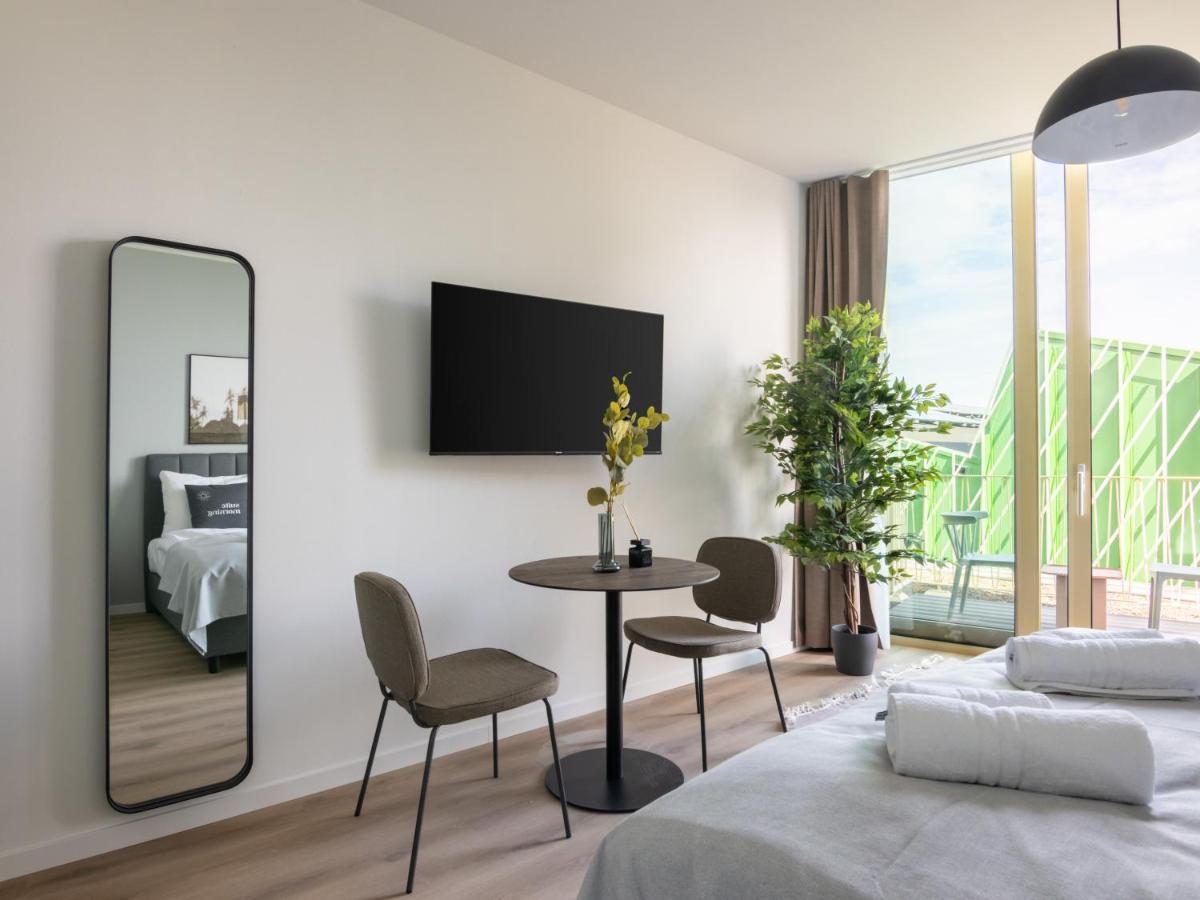 Limehome Eindhoven Gashouder Bagian luar foto